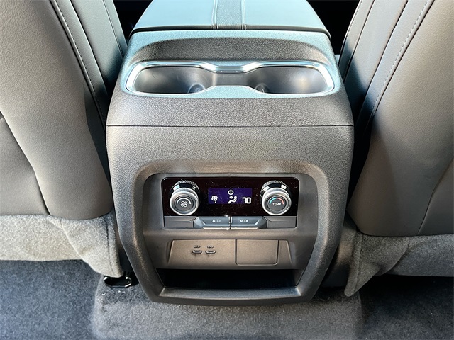 Vehicle image 18 of 21
