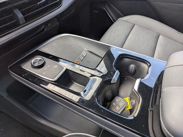 Vehicle image 23 of 27