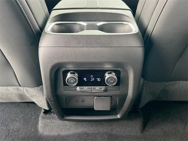 Vehicle image 18 of 21