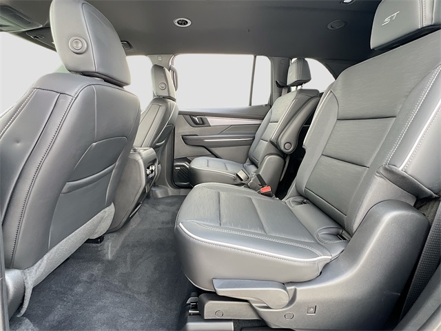 Vehicle image 17 of 21