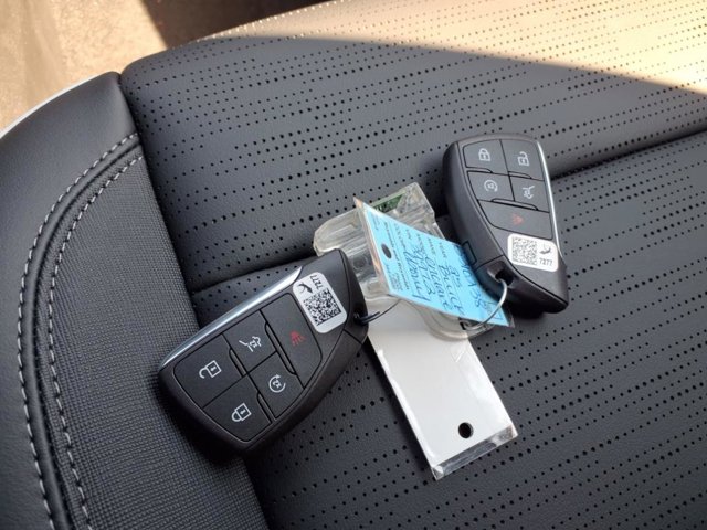 Vehicle image 17 of 27