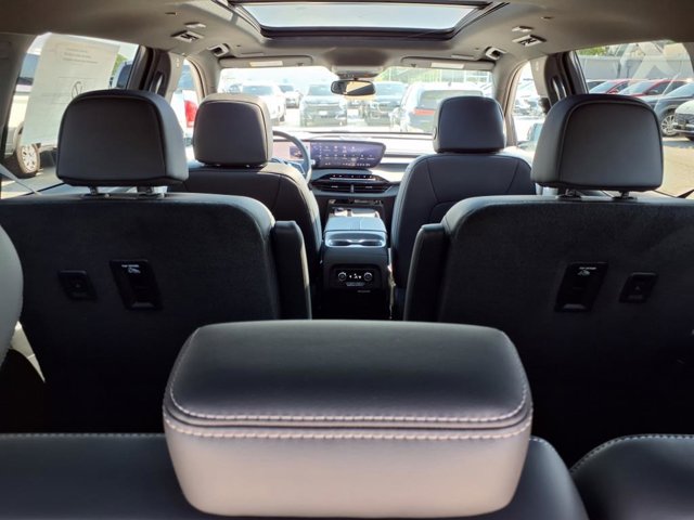 Vehicle image 23 of 27