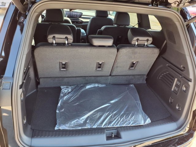 Vehicle image 7 of 27