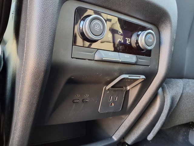 Vehicle image 19 of 27