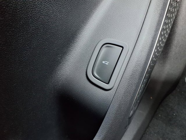 Vehicle image 21 of 27