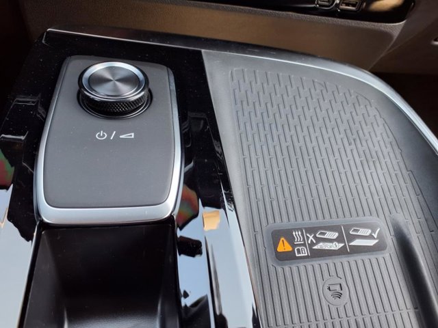 Vehicle image 20 of 27