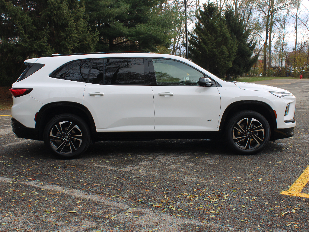 2025 Buick Enclave Sport Touring Image 4 of 39