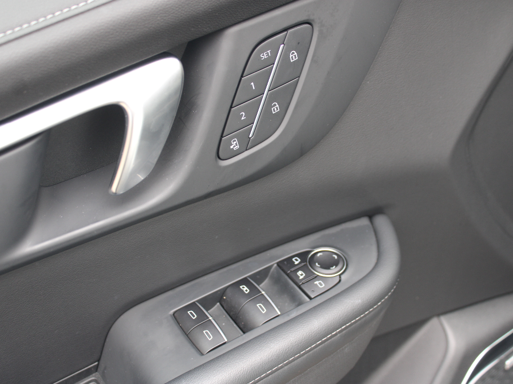 2025 Buick Enclave Sport Touring Image 33 of 39