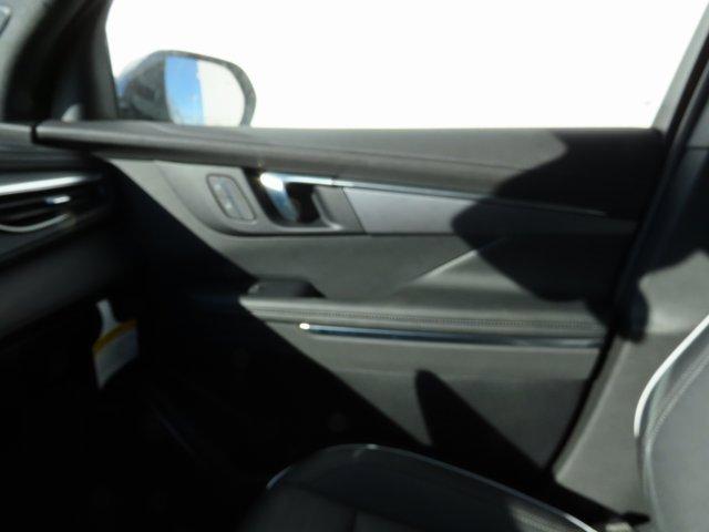 Vehicle image 64 of 85