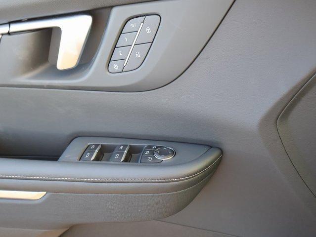 Vehicle image 60 of 66