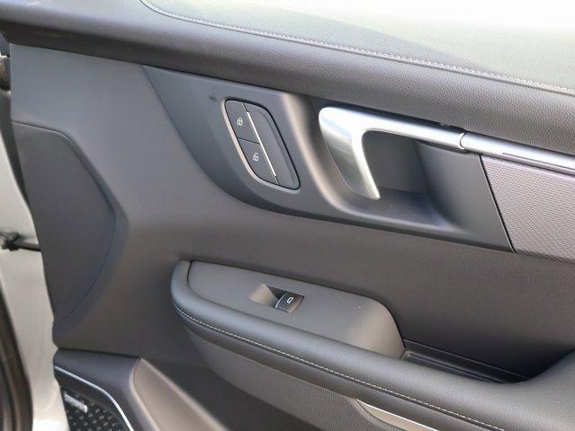 Vehicle image 29 of 66