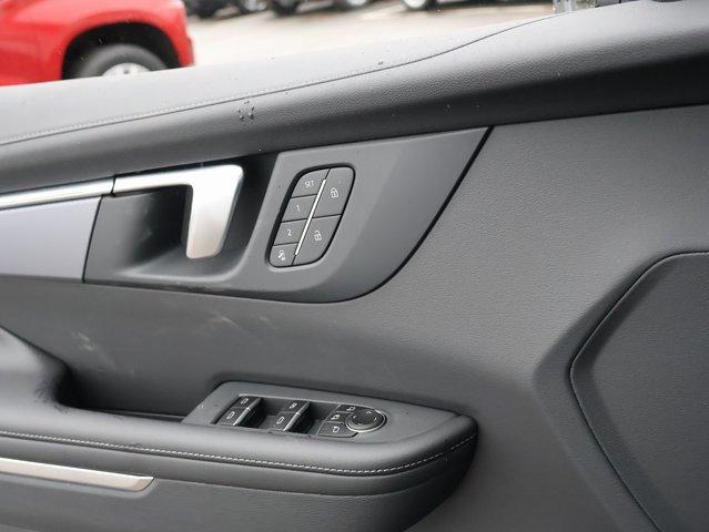 Vehicle image 58 of 62