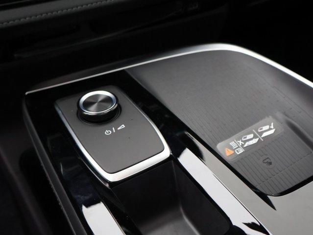 Vehicle image 50 of 62