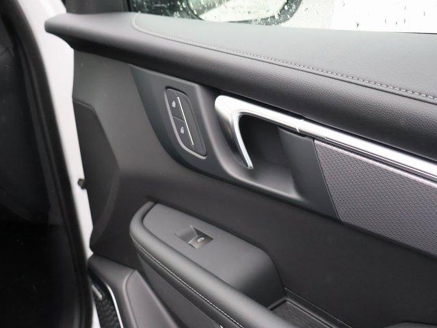 Vehicle image 31 of 62