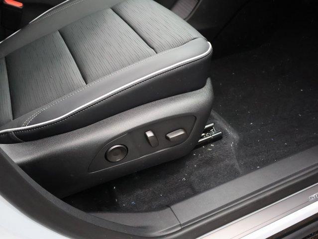 Vehicle image 32 of 62