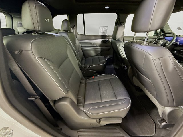 Vehicle image 34 of 45