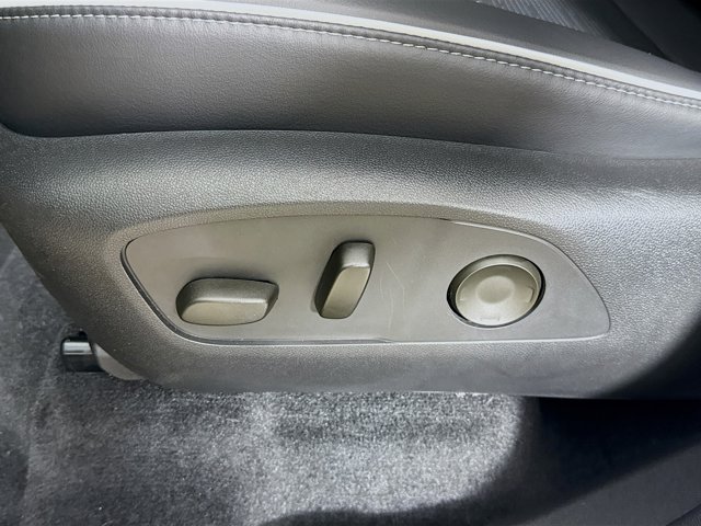 Vehicle image 23 of 45