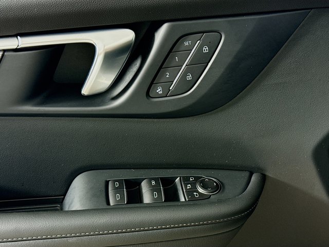 Vehicle image 20 of 45