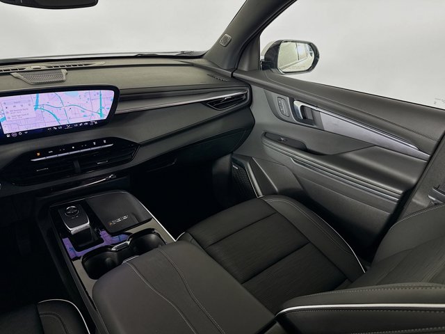 Vehicle image 28 of 45