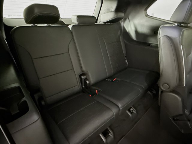 Vehicle image 33 of 45