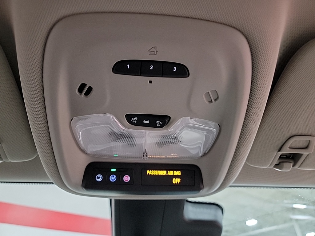 Vehicle image 24 of 28