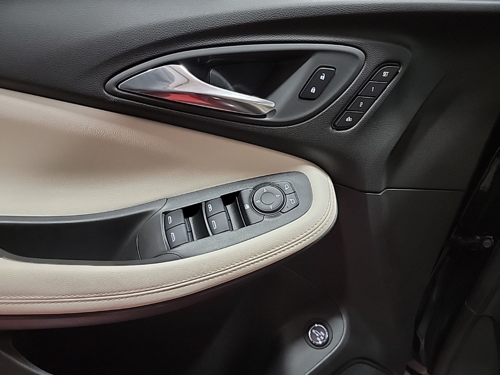 Vehicle image 12 of 28