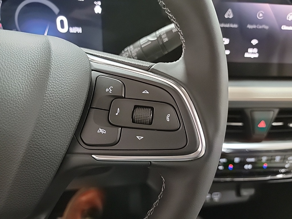 Vehicle image 25 of 28