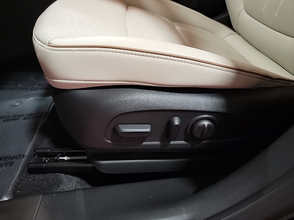 Vehicle image 13 of 28
