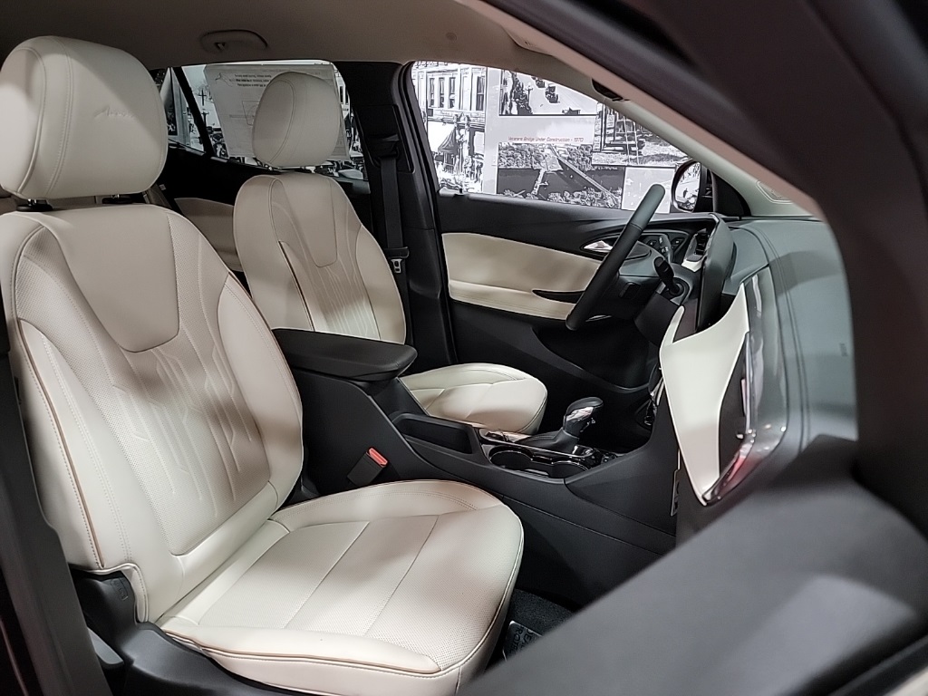 Vehicle image 17 of 28