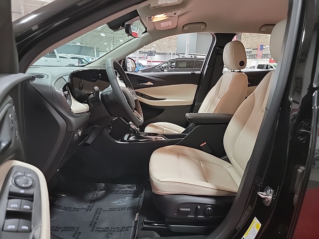 Vehicle image 14 of 28