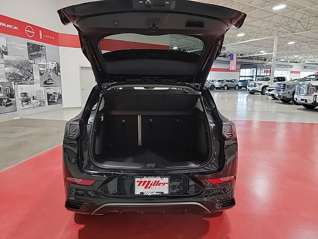Vehicle image 9 of 28