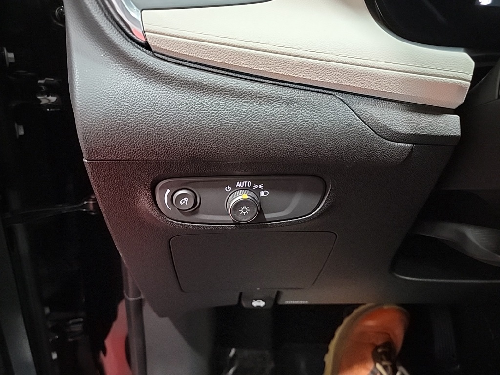 Vehicle image 27 of 28