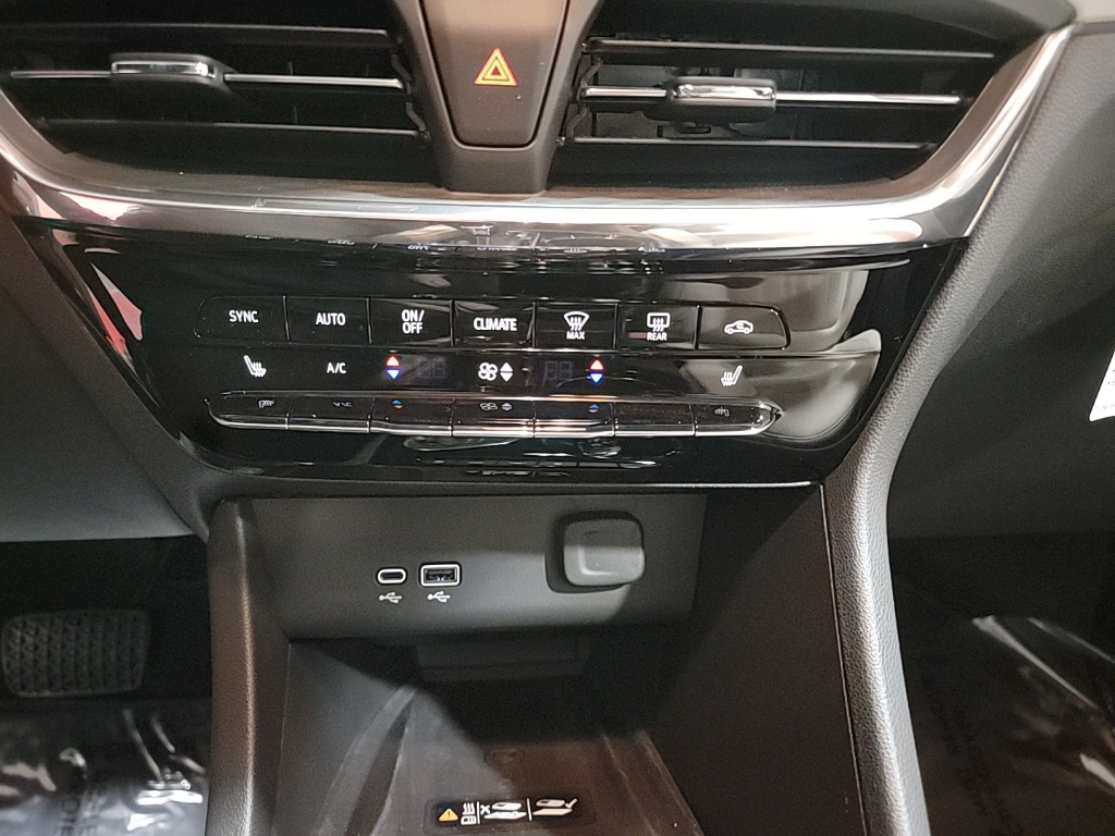 Vehicle image 21 of 28