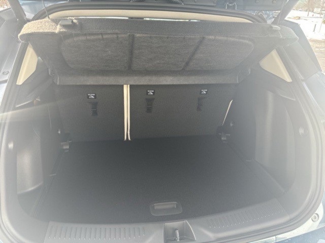 Vehicle image 19 of 23