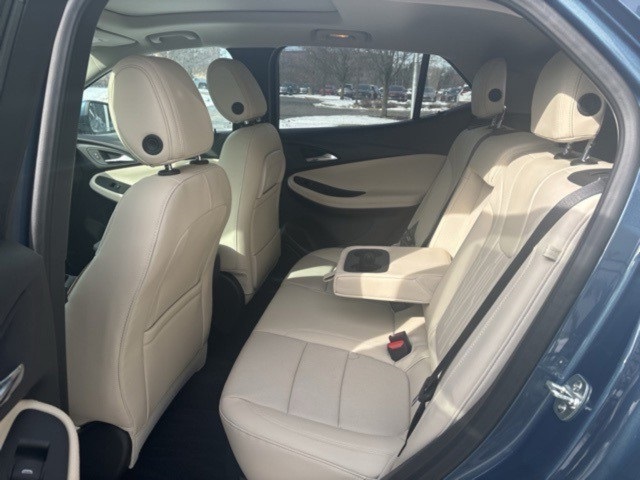 Vehicle image 21 of 23