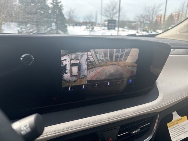 Vehicle image 11 of 23