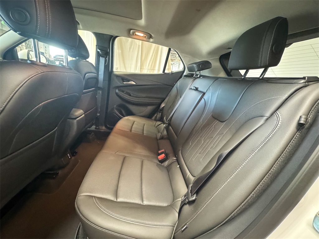Vehicle image 17 of 46