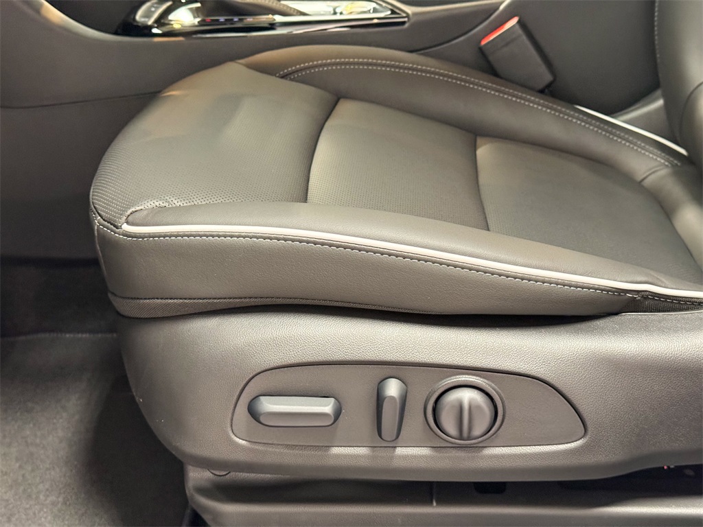 Vehicle image 16 of 46