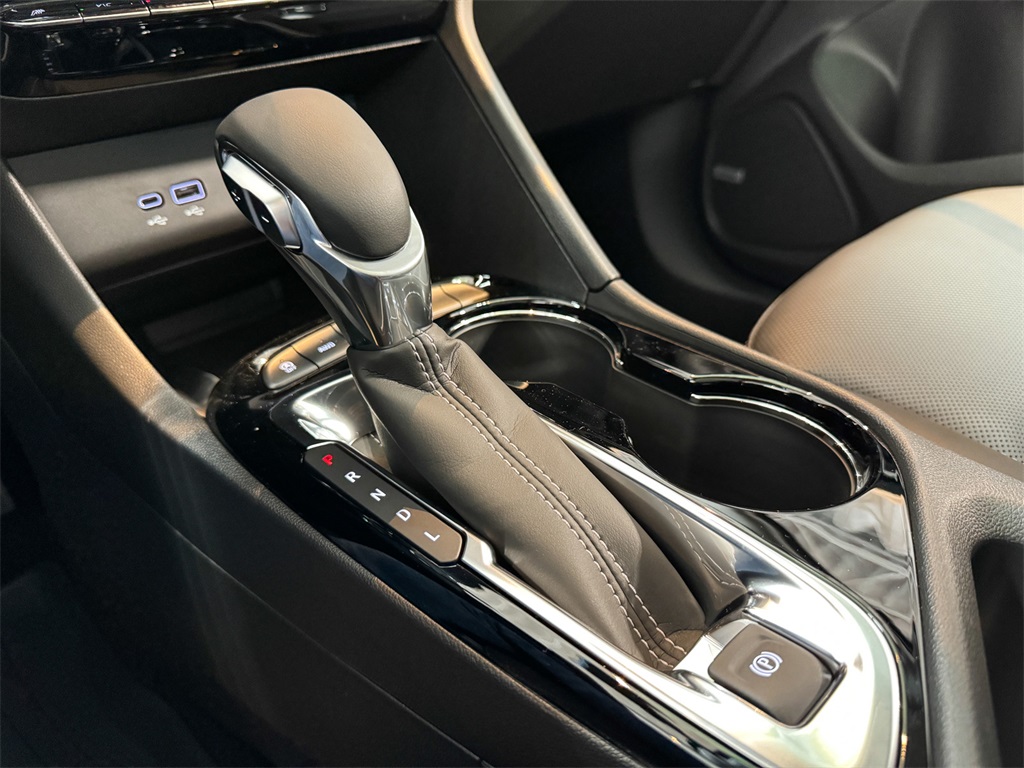 Vehicle image 41 of 46