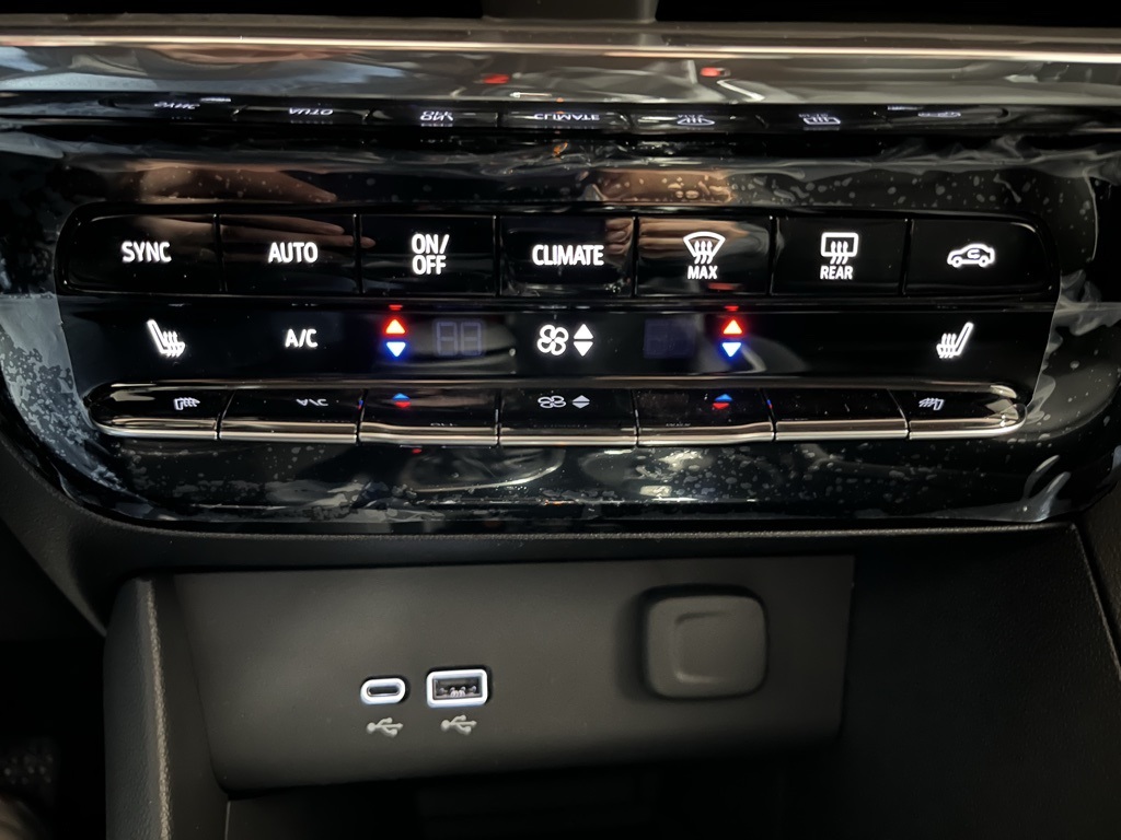 Vehicle image 29 of 36