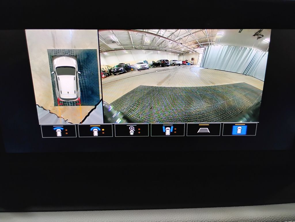Vehicle image 41 of 51