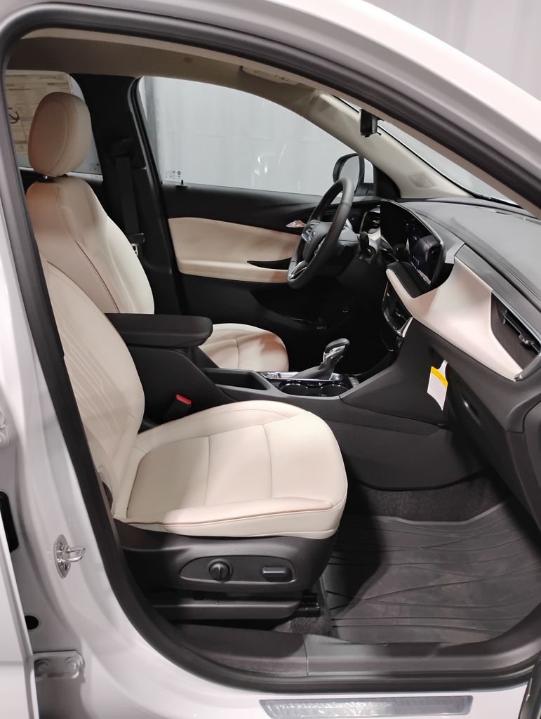 Vehicle image 11 of 51