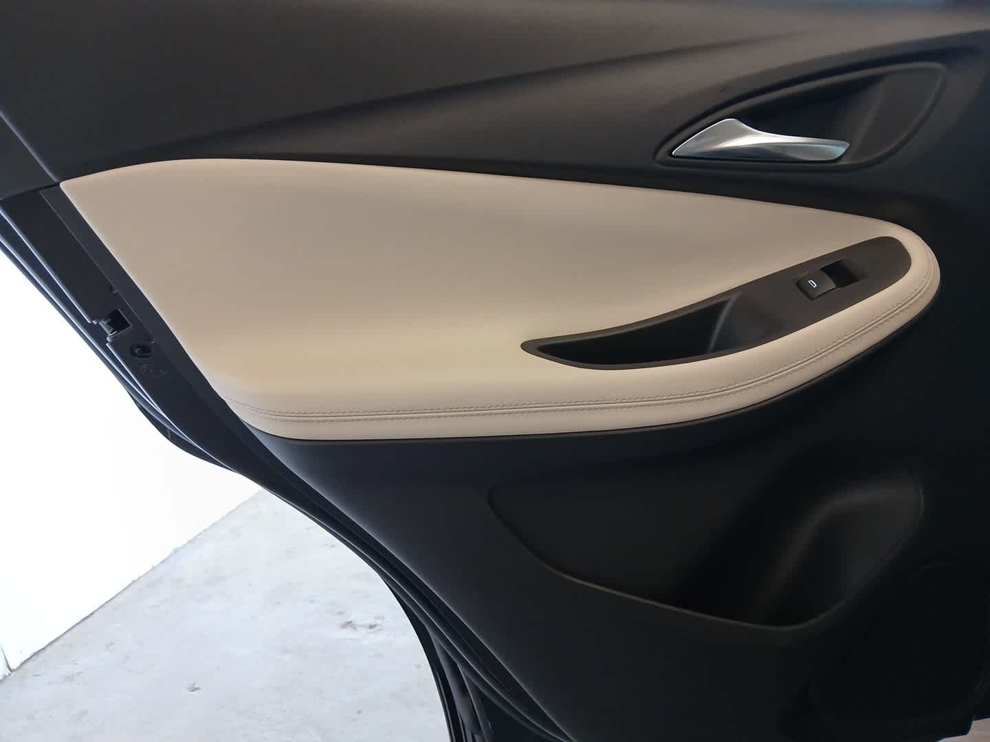 Vehicle image 33 of 53