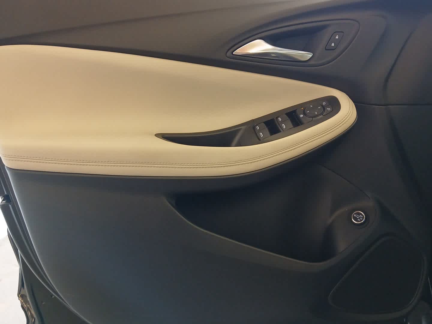 Vehicle image 17 of 53
