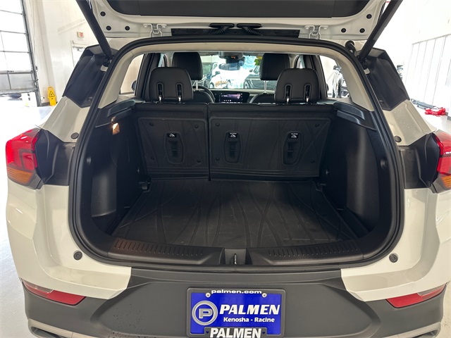 Vehicle image 31 of 33