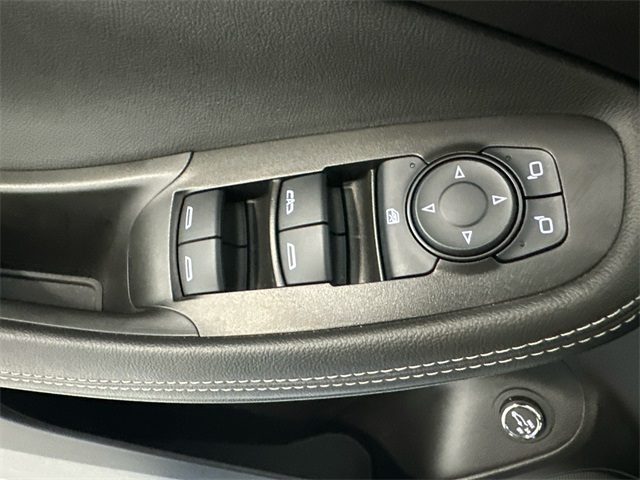 Vehicle image 27 of 33