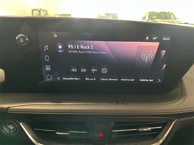 Vehicle image 21 of 33