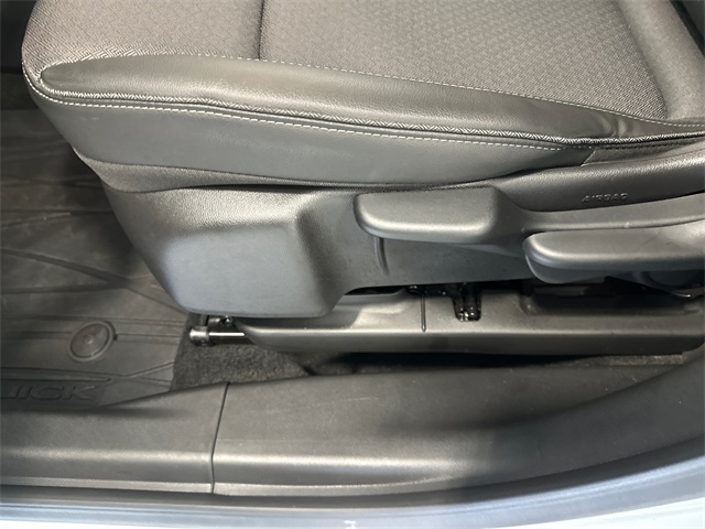 Vehicle image 26 of 33