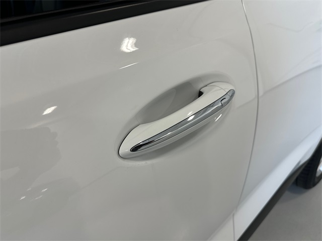 Vehicle image 13 of 33