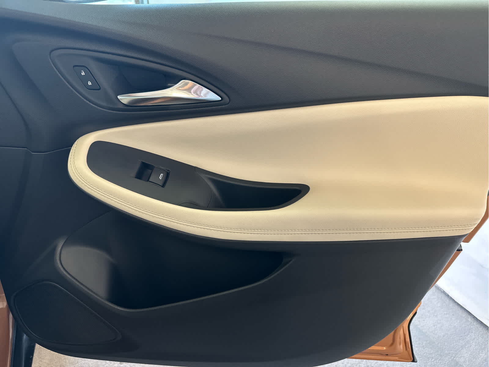 Vehicle image 28 of 48